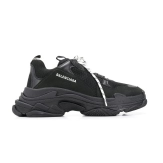 Sneakers Balenciaga Triple S – Stile unico, lusso e comfort premium | Streetwalk