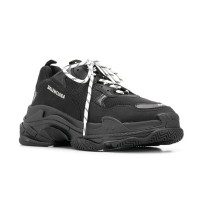 Sneakers Balenciaga Triple S – Stile unico, lusso e comfort premium | Streetwalk