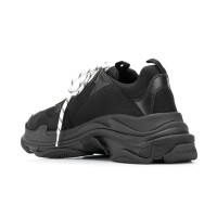 Sneakers Balenciaga Triple S – Stile unico, lusso e comfort premium | Streetwalk