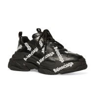 Sneakers Balenciaga Triple S – Stile unico, lusso e comfort premium | Streetwalk